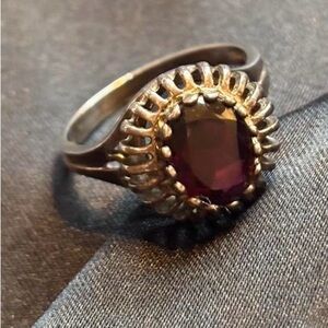 Vintage deep red Garnet Ring 925 sterling ring  Sz 7